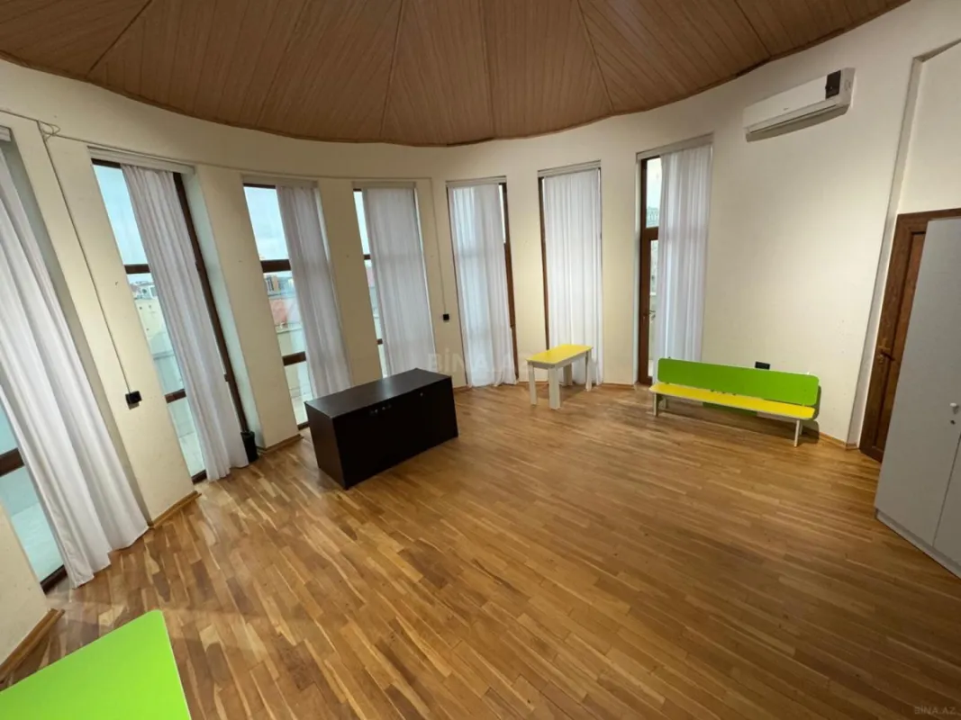 Kirayə verilir 13 otaqlı ofis 1000 m²