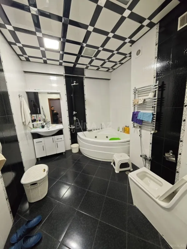 Satılır 3 otaqlı mənzil 126 m²