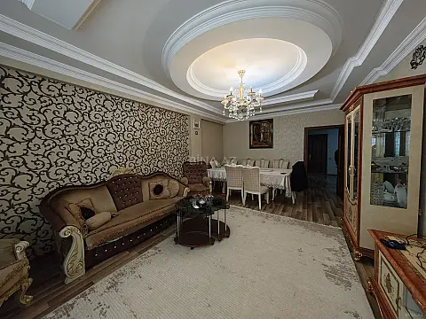 Satılır 3 otaqlı mənzil 126 m²