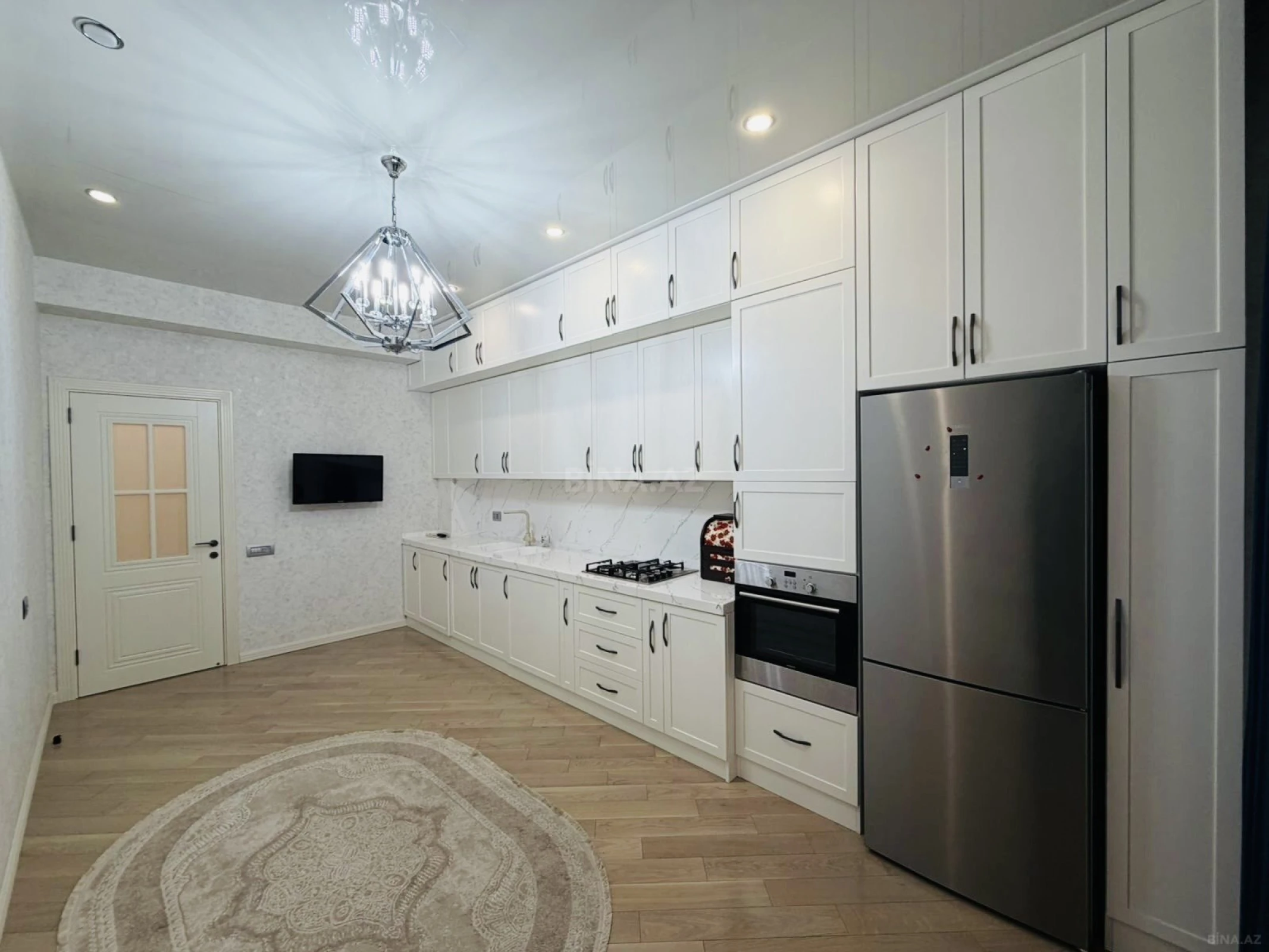 Satılır 3 otaqlı mənzil 121 m²