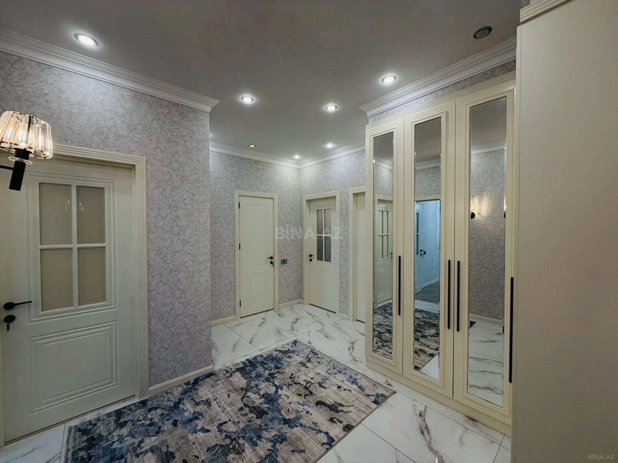 Satılır 3 otaqlı mənzil 121 m²