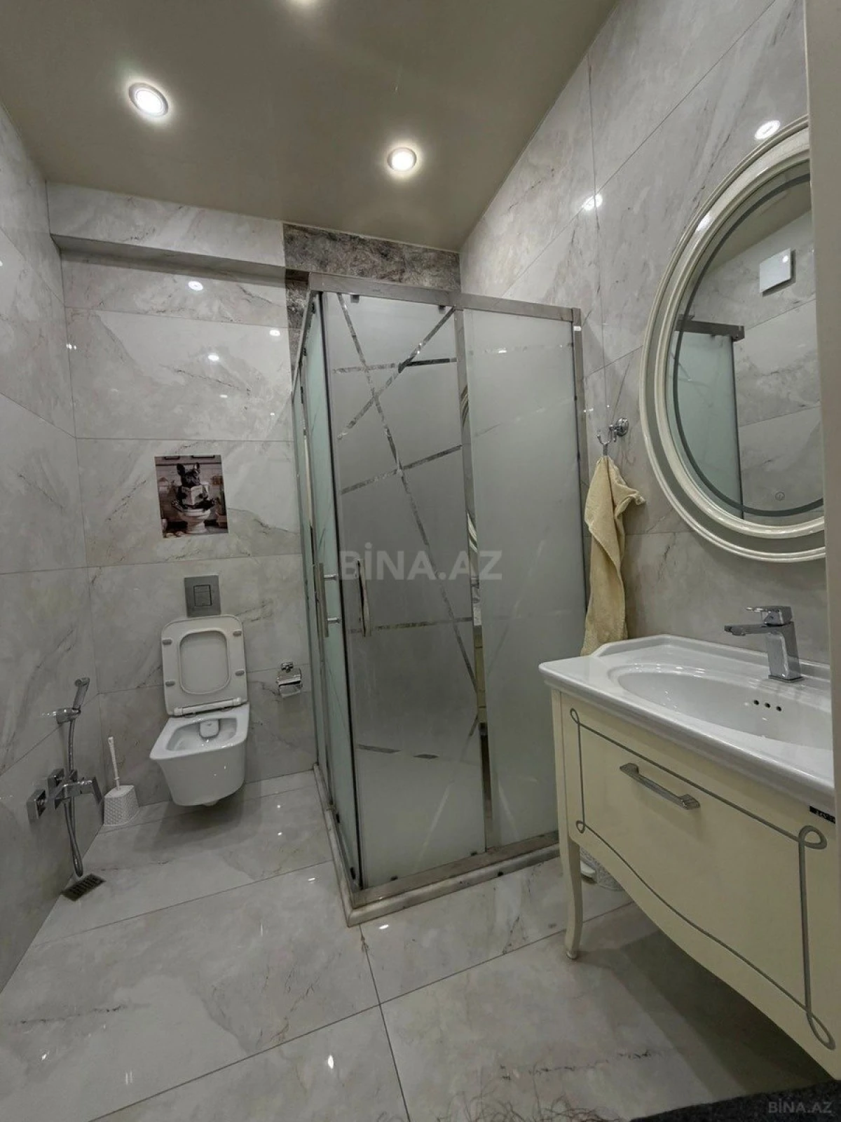 Satılır 3 otaqlı mənzil 121 m²