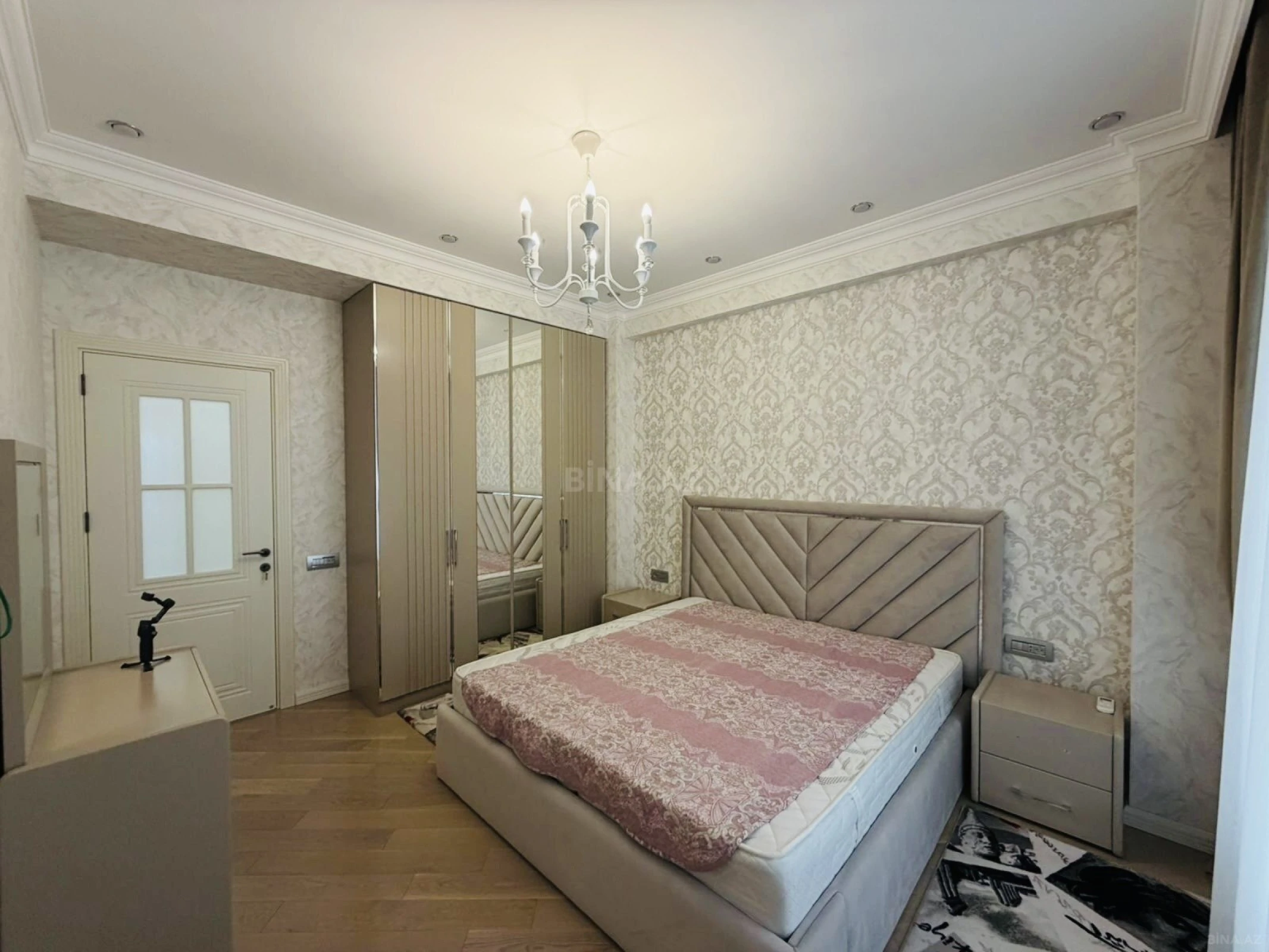 Satılır 3 otaqlı mənzil 121 m²