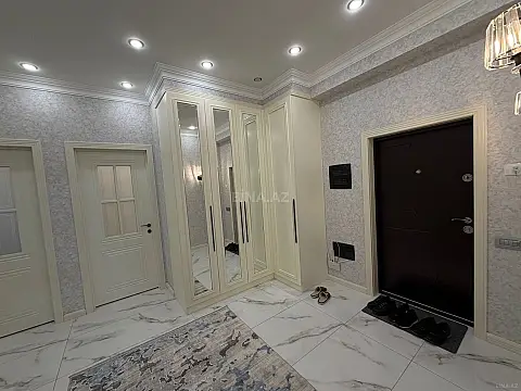 Satılır 3 otaqlı mənzil 121 m²