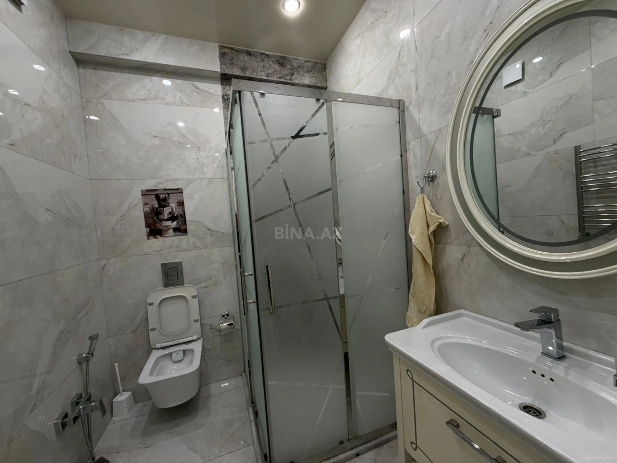 Satılır 3 otaqlı mənzil 121 m²
