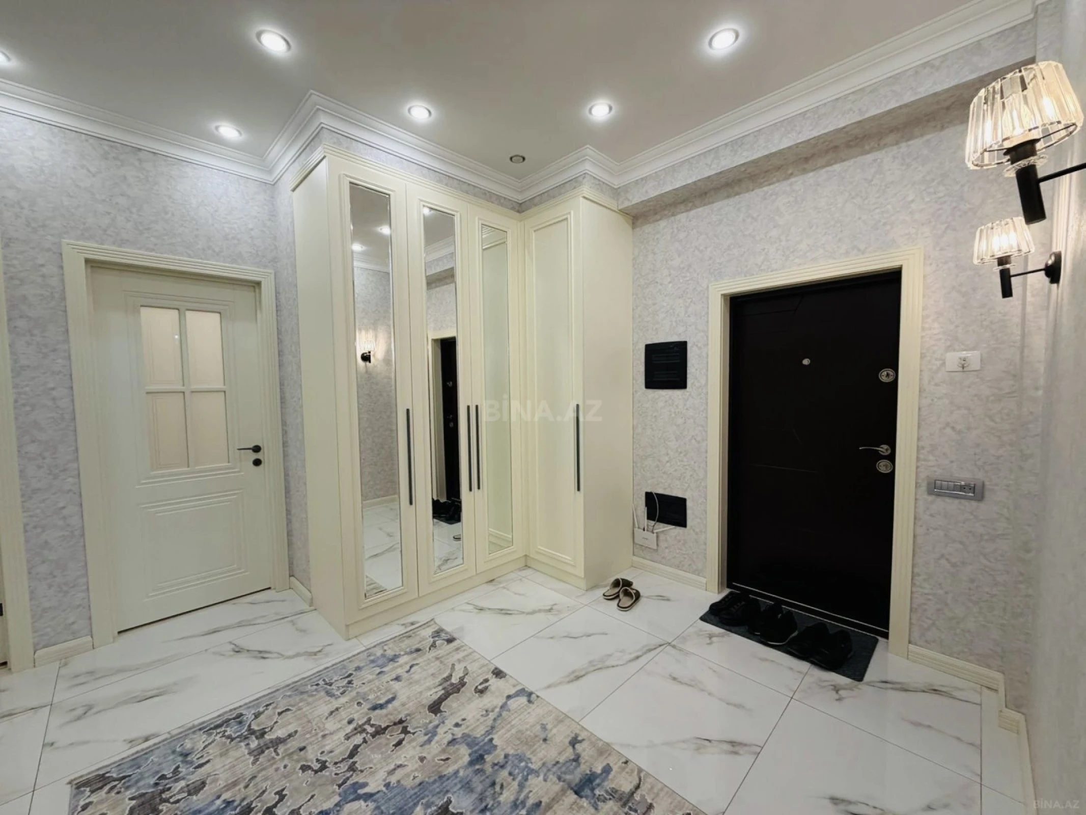 Satılır 3 otaqlı mənzil 121 m²