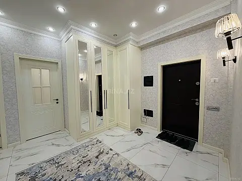Satılır 3 otaqlı mənzil 121 m²