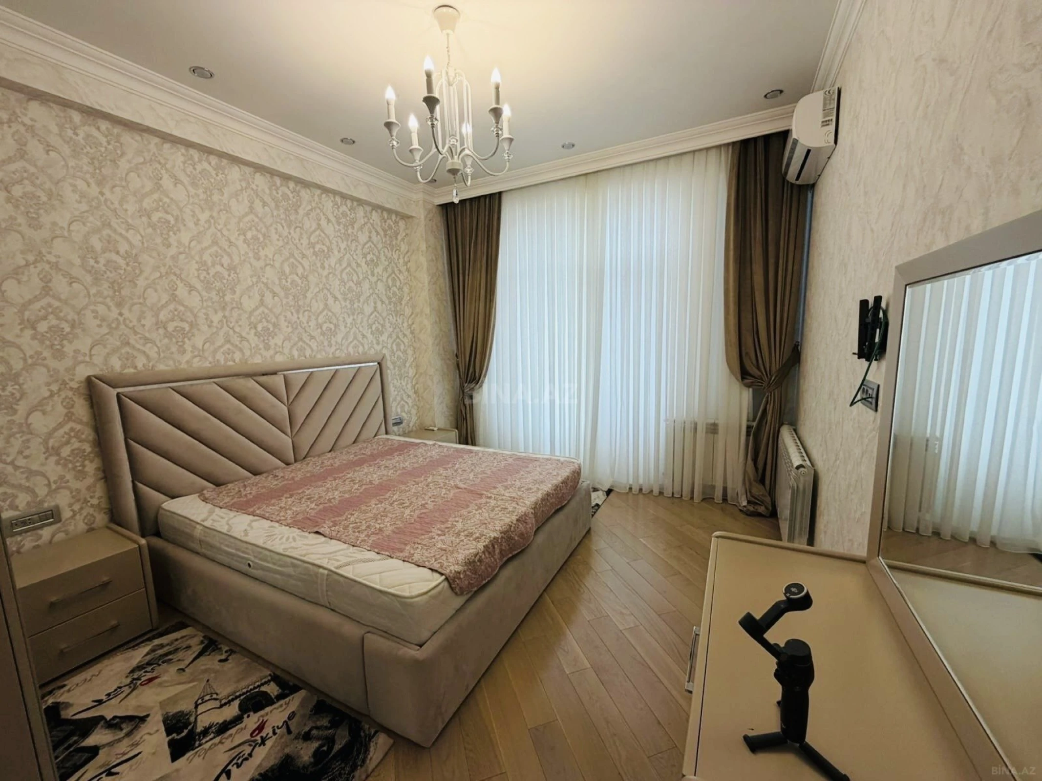 Satılır 3 otaqlı mənzil 121 m²