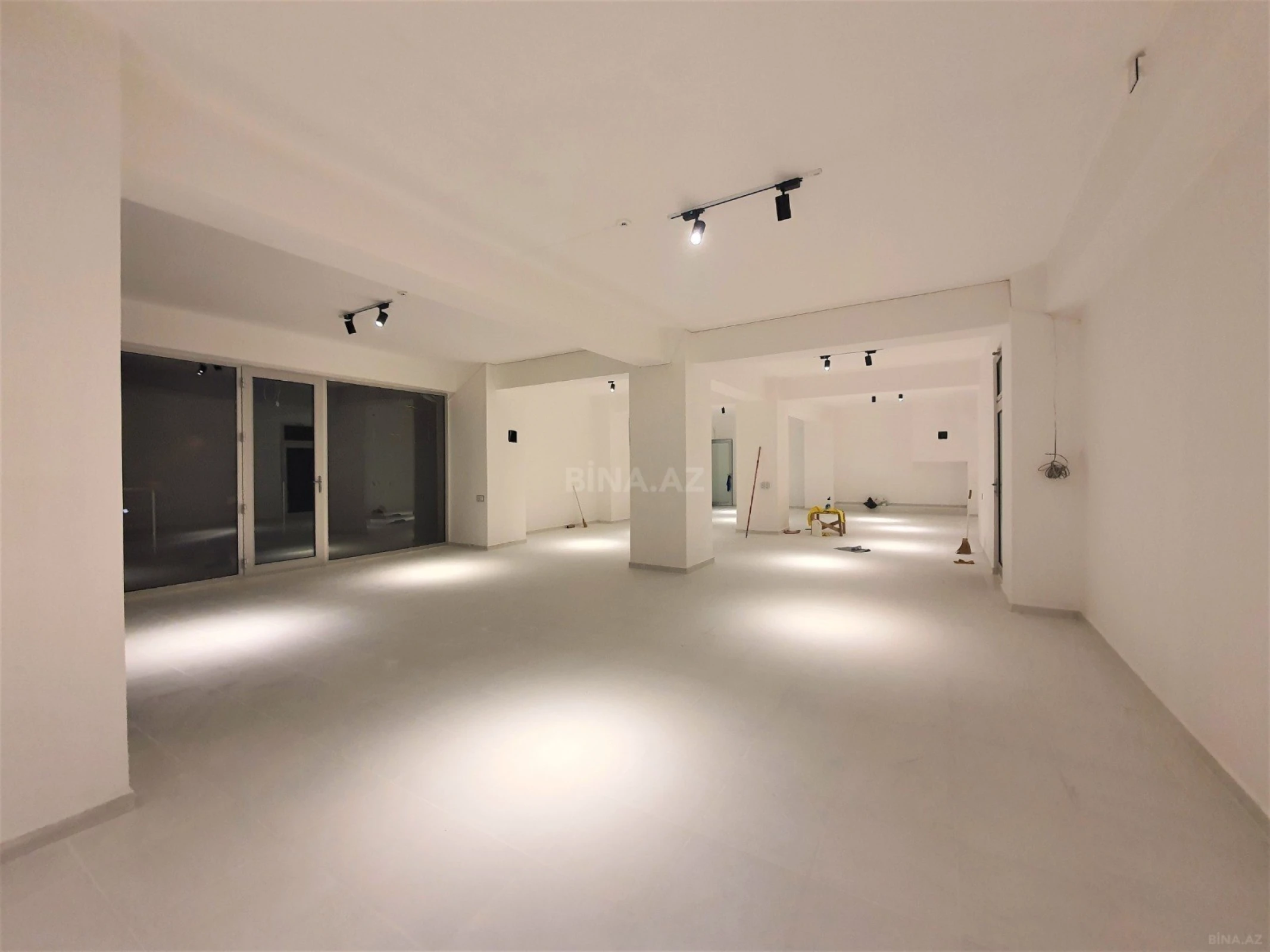 Kirayə verilir obyekt 1400 m²