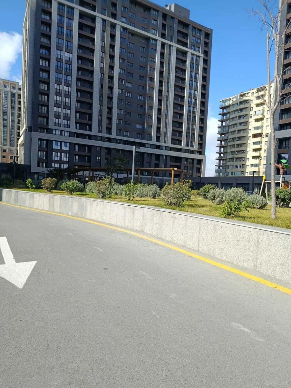 Satılır obyekt 177.9 m²