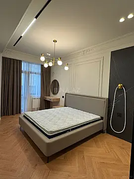 Satılır 2 otaqlı mənzil 107 m²