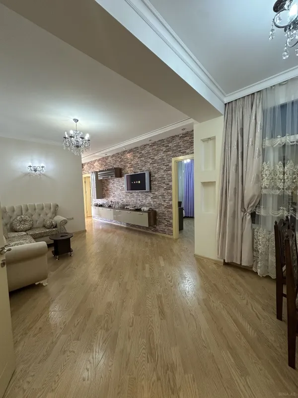 Kirayə verilir 4 otaqlı mənzil 110 m²