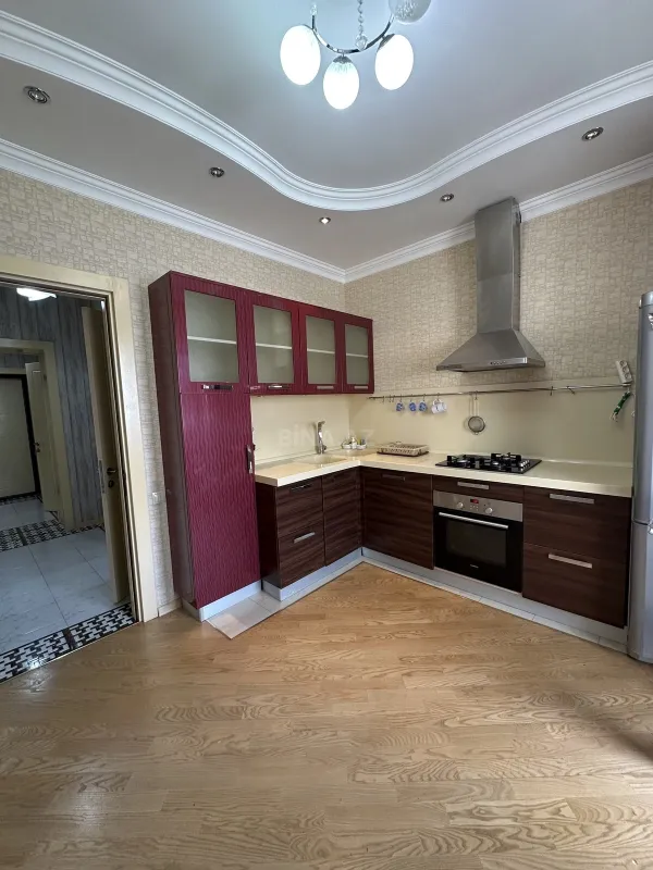 Kirayə verilir 4 otaqlı mənzil 110 m²