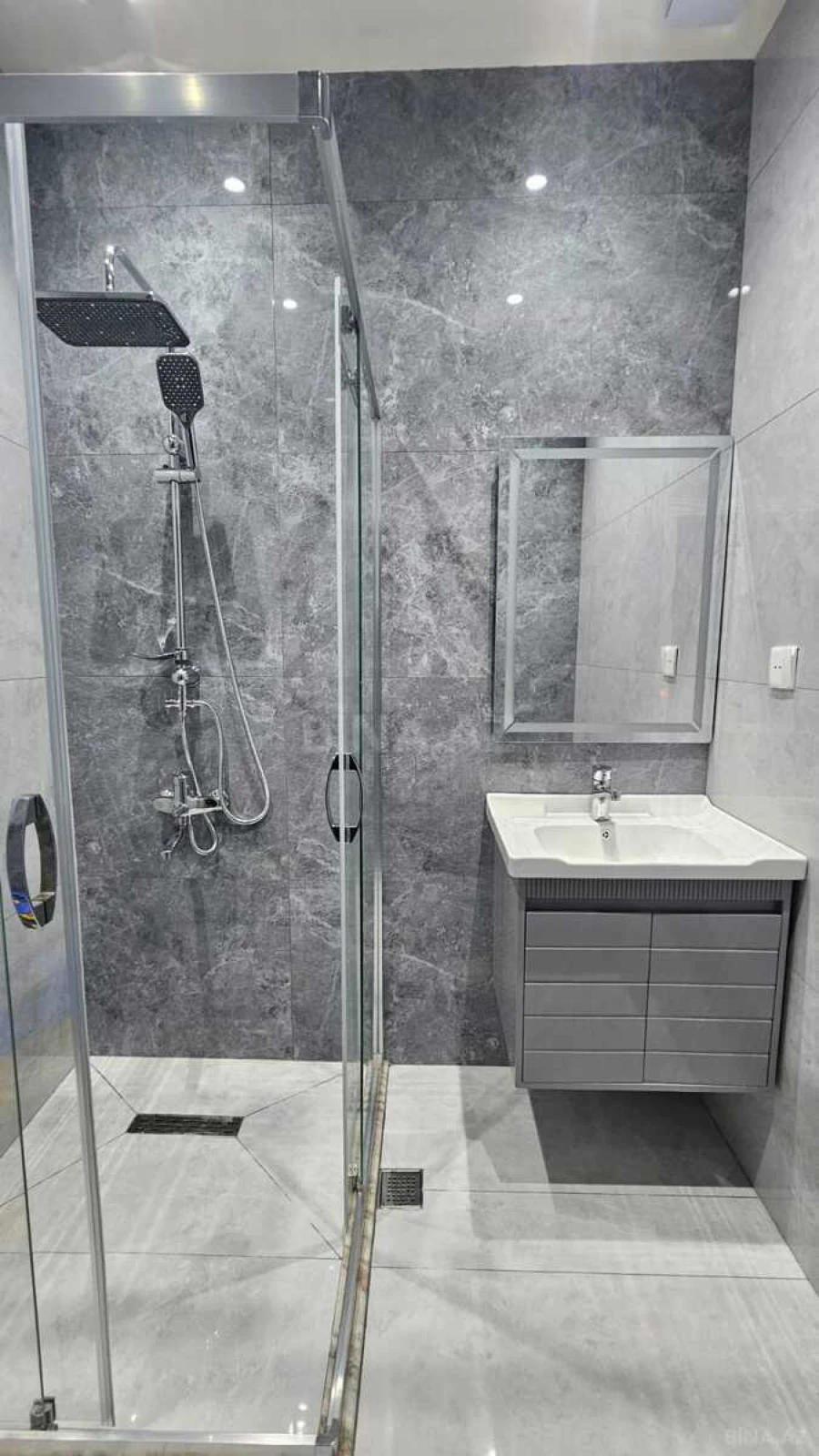 Kirayə verilir 2 otaqlı mənzil 60 m²