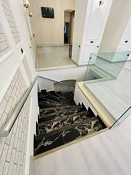 Kirayə verilir 6 otaqlı ofis 216 m²