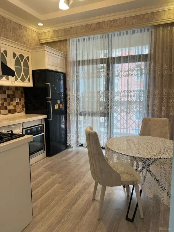 Kirayə verilir 2 otaqlı mənzil 80 m²