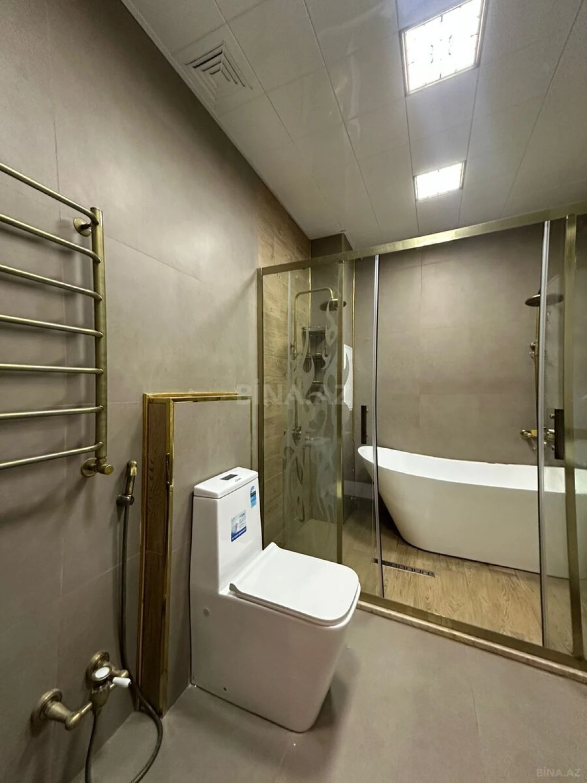 Satılır 2 otaqlı mənzil 63 m²