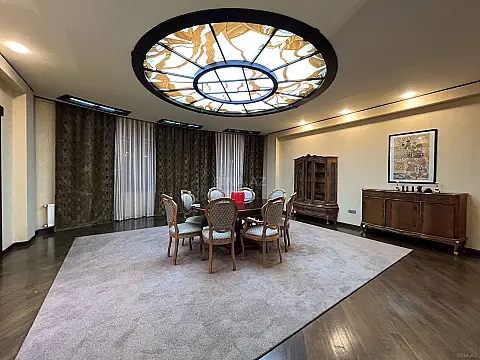 Kirayə verilir 5 otaqlı mənzil 450 m²