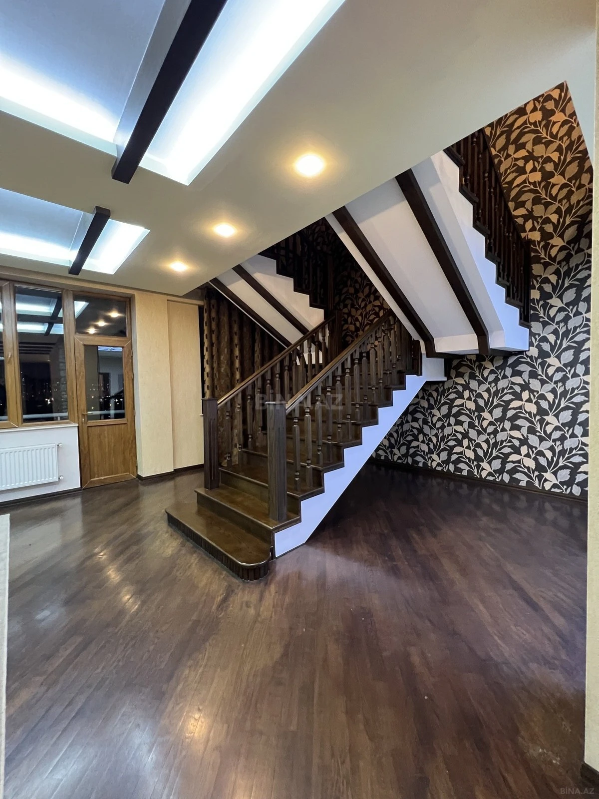 Kirayə verilir 5 otaqlı mənzil 450 m²