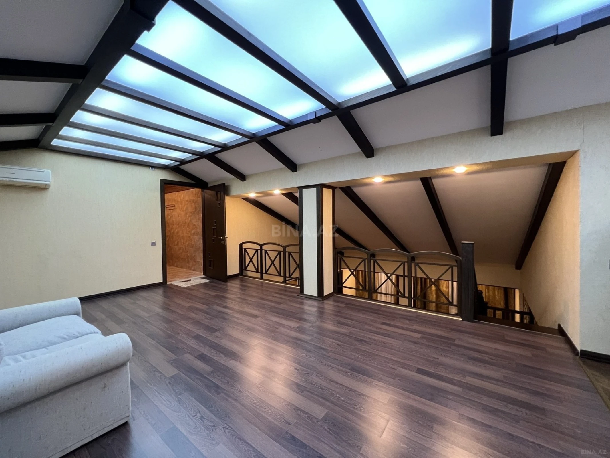 Kirayə verilir 5 otaqlı mənzil 450 m²