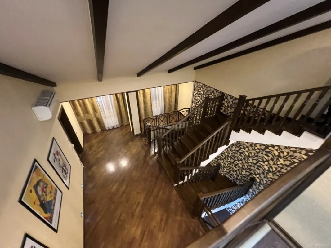 Kirayə verilir 5 otaqlı mənzil 450 m²