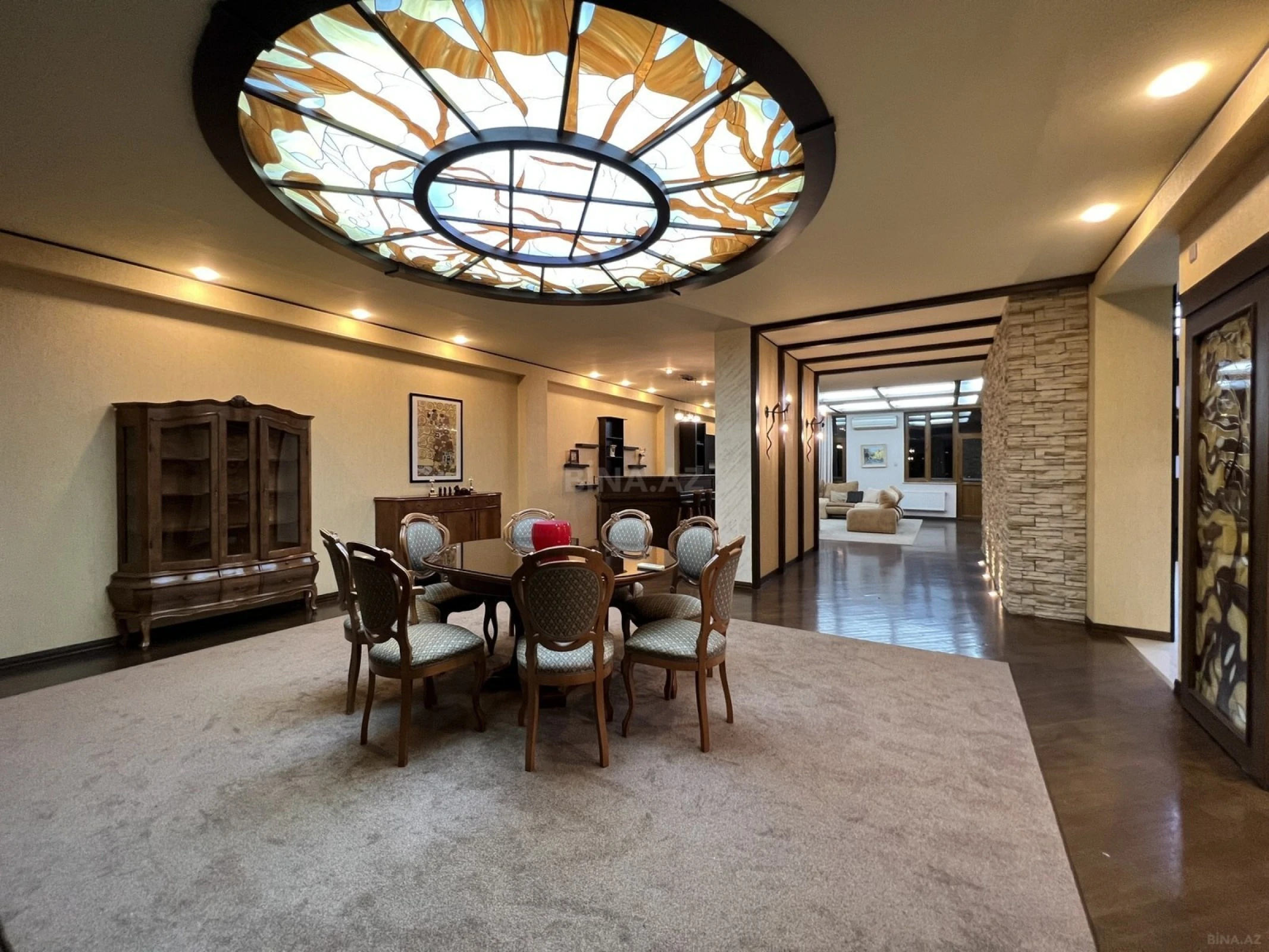 Kirayə verilir 5 otaqlı mənzil 450 m²