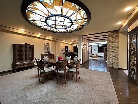 Kirayə verilir 5 otaqlı mənzil 450 m²