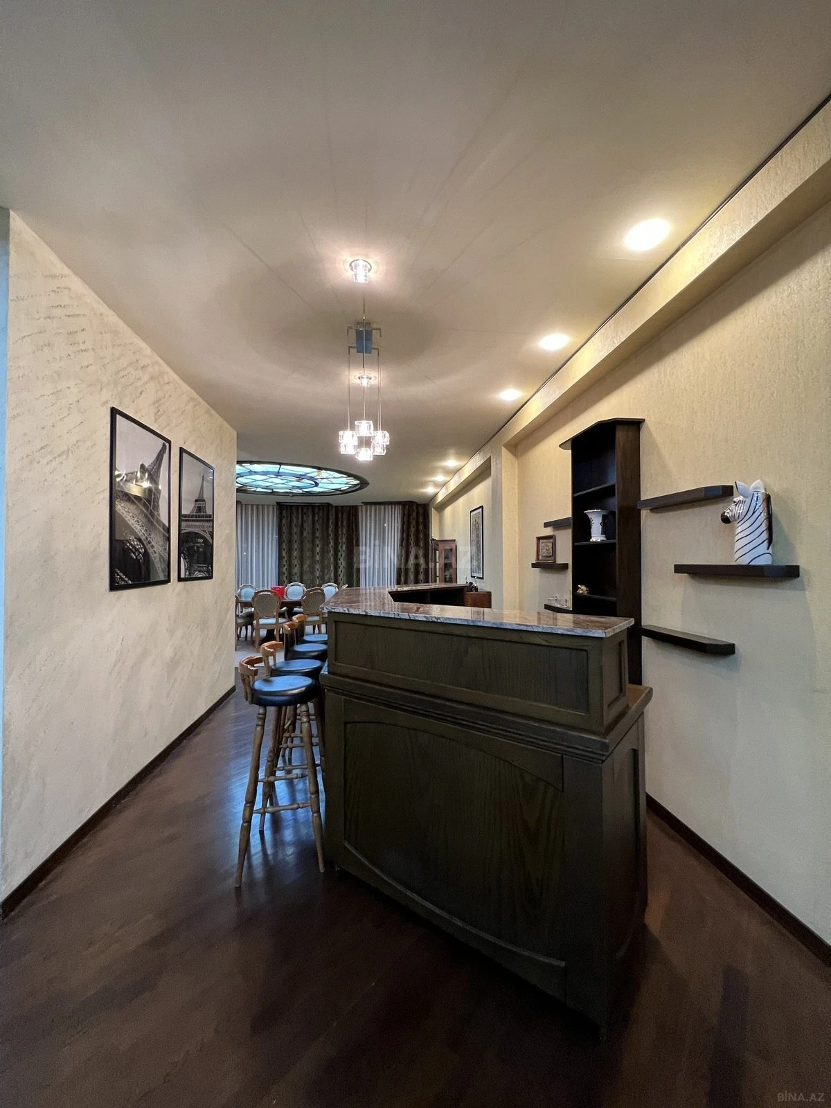 Kirayə verilir 5 otaqlı mənzil 450 m²