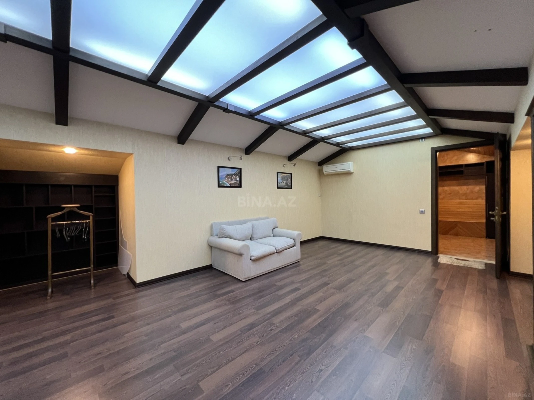 Kirayə verilir 5 otaqlı mənzil 450 m²