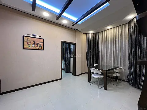 Kirayə verilir 5 otaqlı mənzil 450 m²