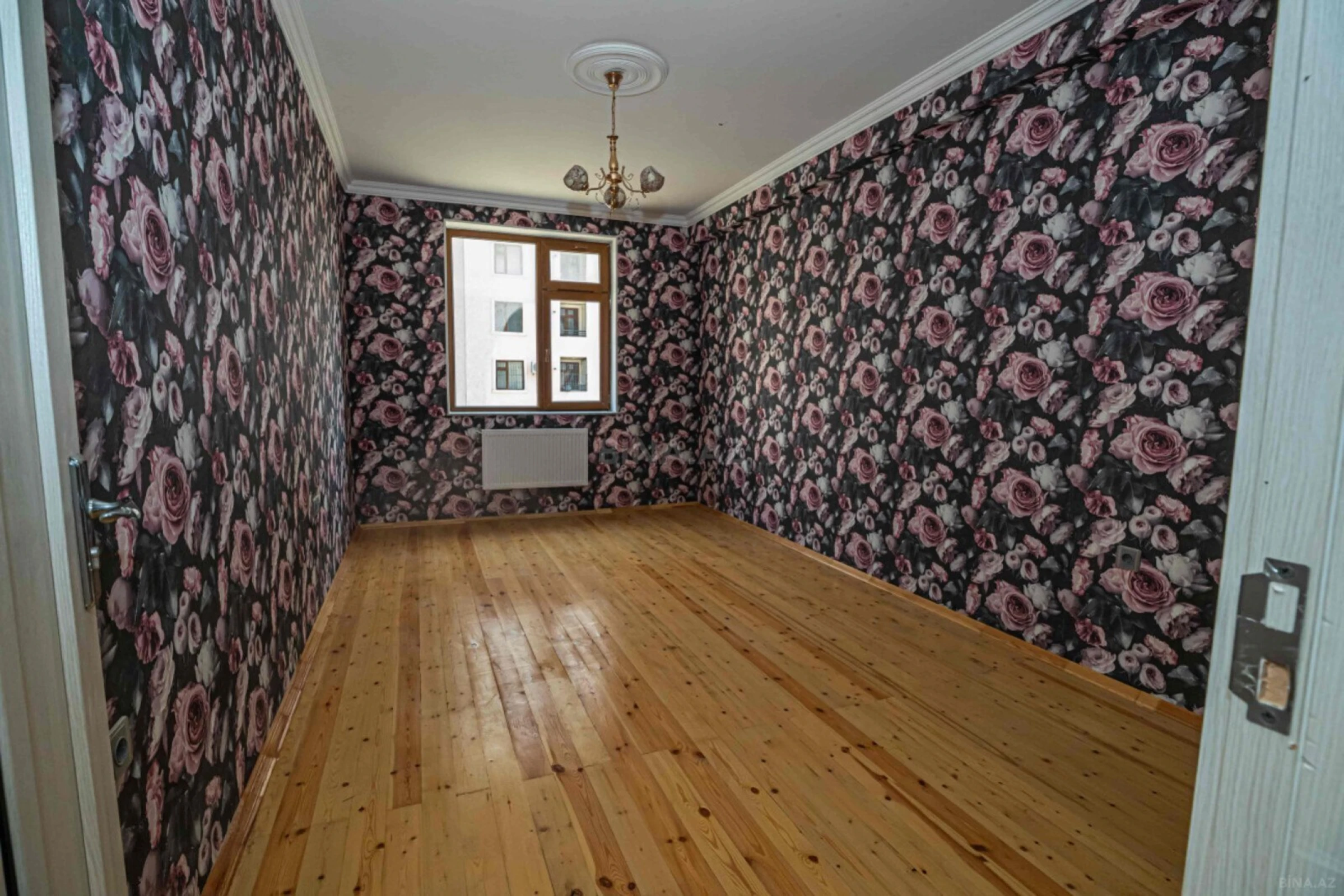 Satılır 4 otaqlı mənzil 105 m²