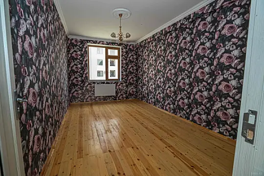 Satılır 4 otaqlı mənzil 105 m²