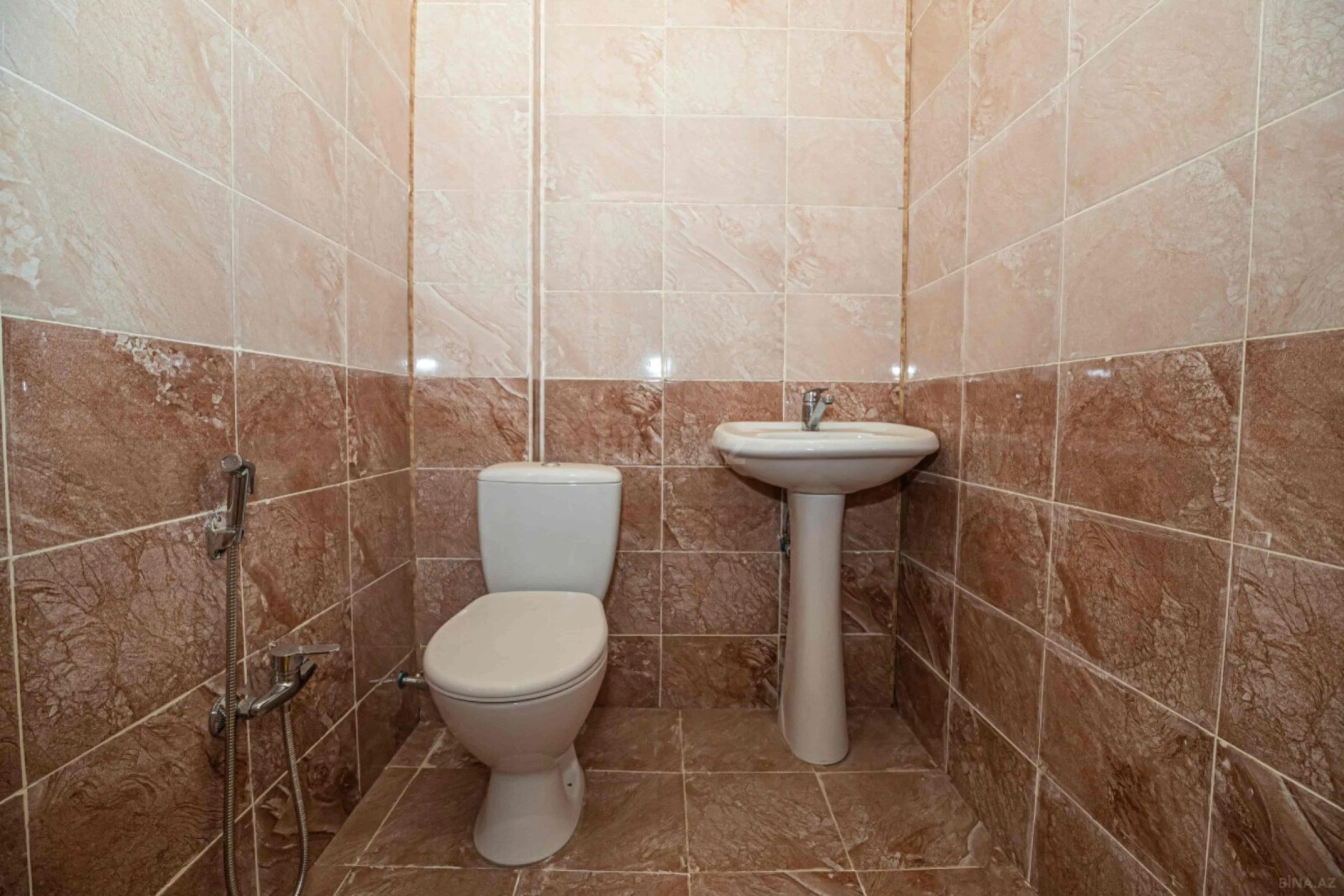 Satılır 4 otaqlı mənzil 105 m²