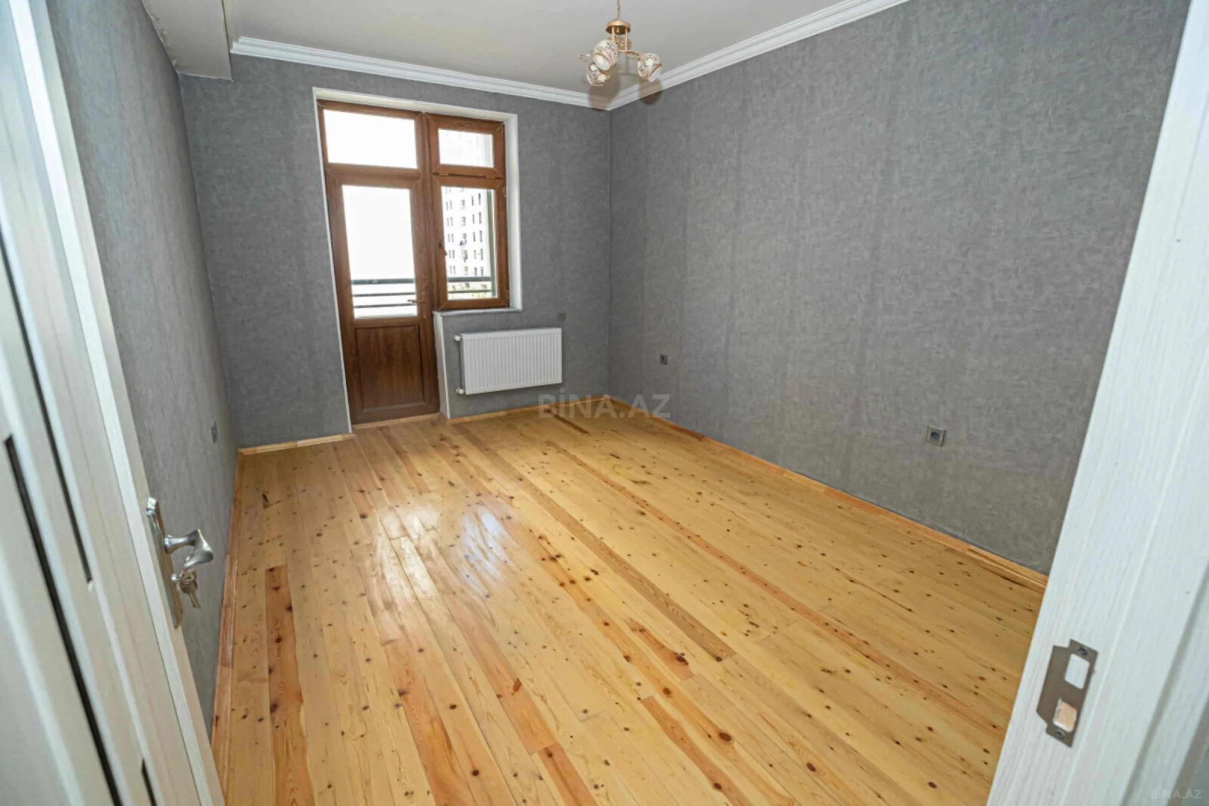 Satılır 4 otaqlı mənzil 105 m²