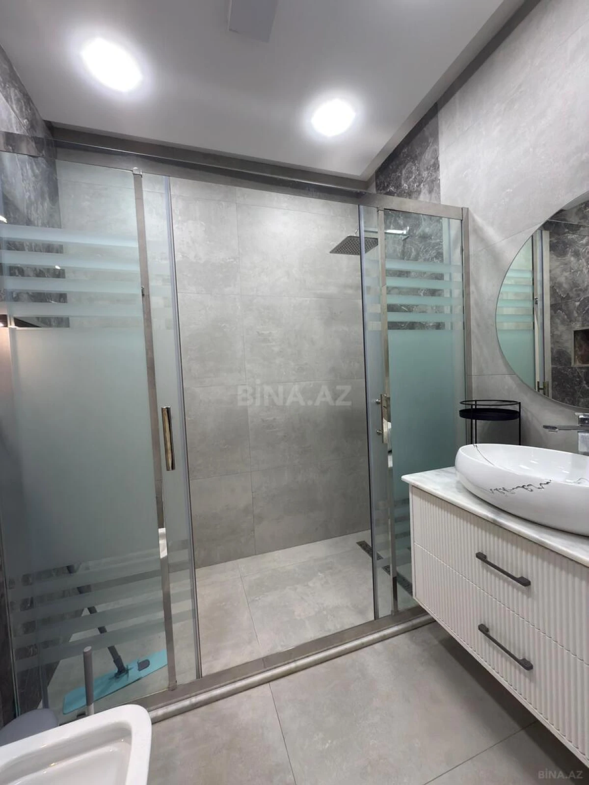 Satılır 4 otaqlı mənzil 111 m²