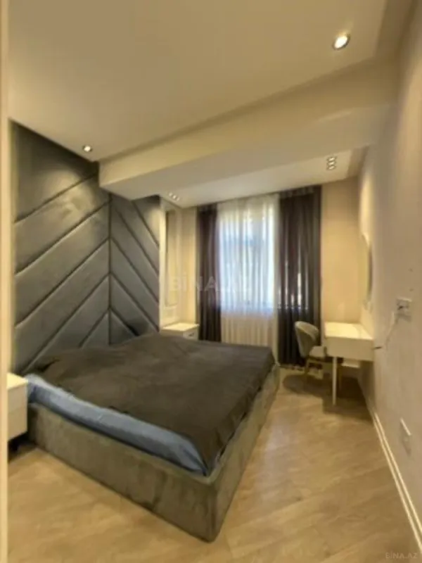 Satılır 4 otaqlı mənzil 111 m²