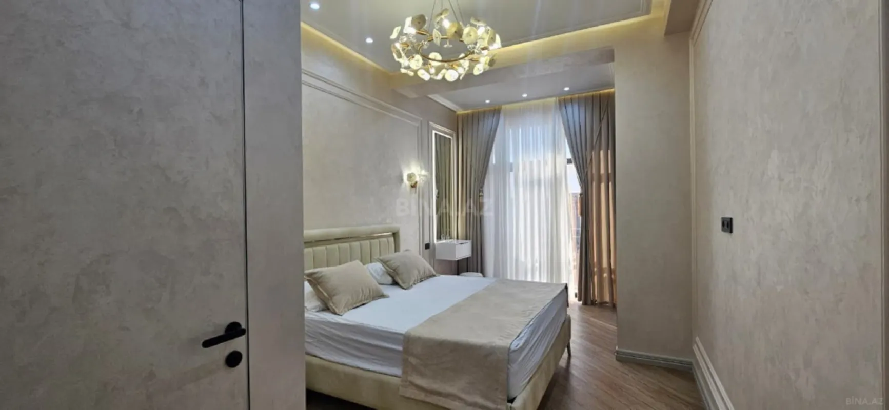 Satılır 3 otaqlı mənzil 122 m²