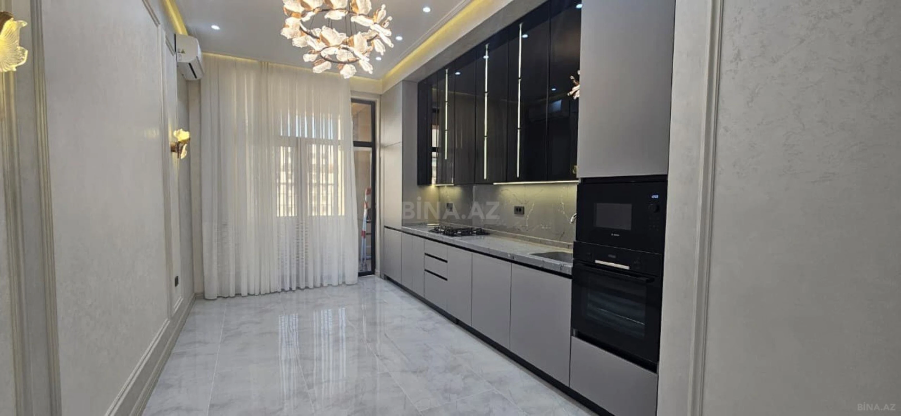 Satılır 3 otaqlı mənzil 122 m²