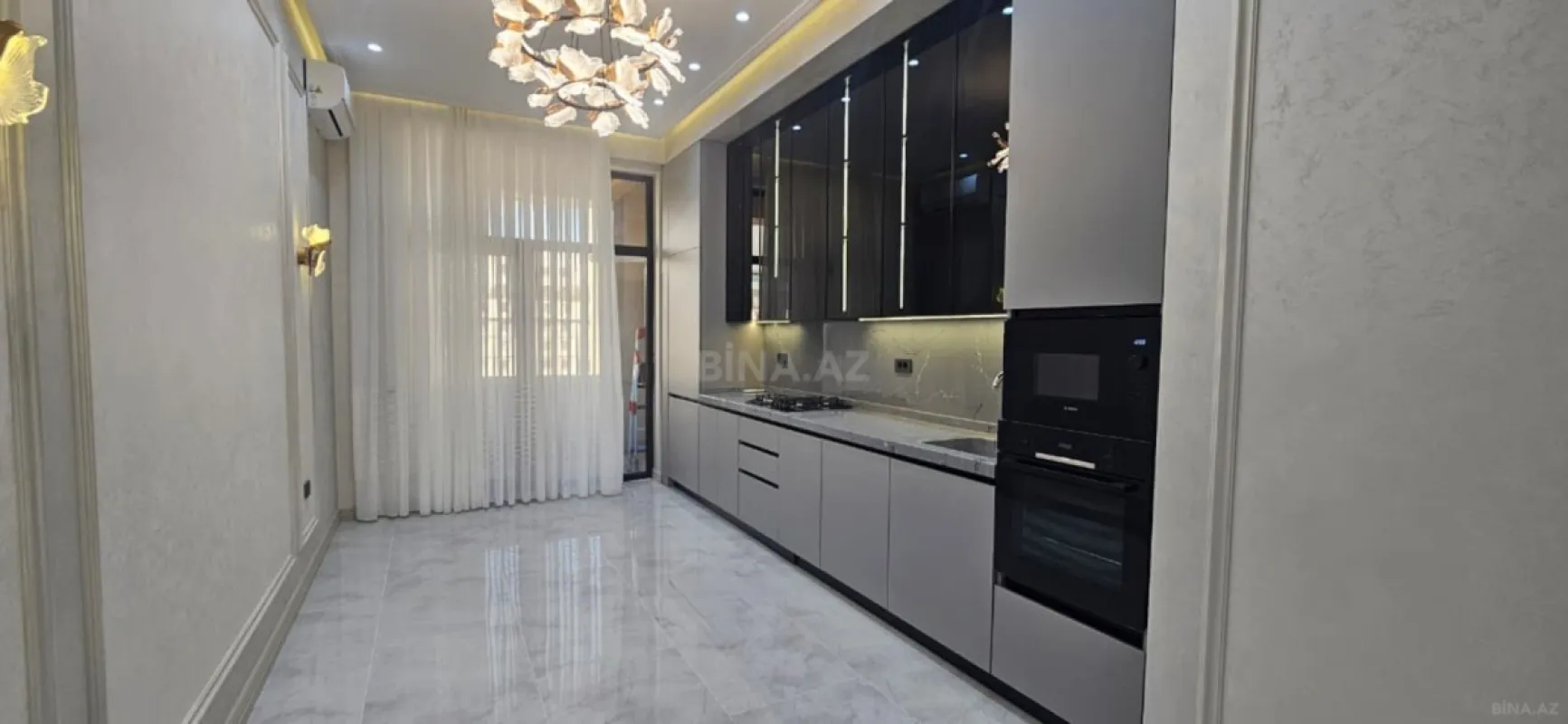 Satılır 3 otaqlı mənzil 122 m²