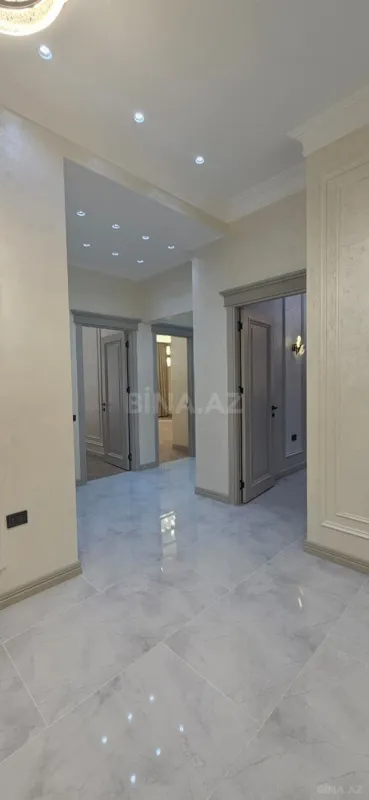 Satılır 3 otaqlı mənzil 122 m²