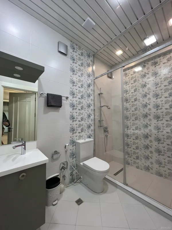 Kirayə verilir 4 otaqlı mənzil 220 m²
