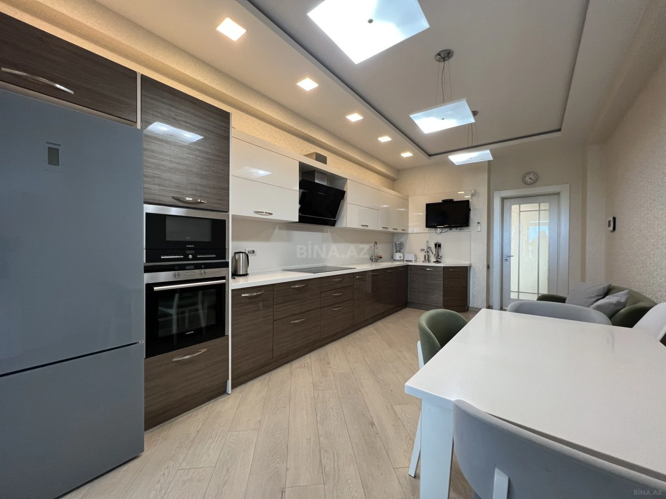 Kirayə verilir 4 otaqlı mənzil 220 m²