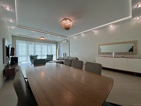 Kirayə verilir 4 otaqlı mənzil 220 m²