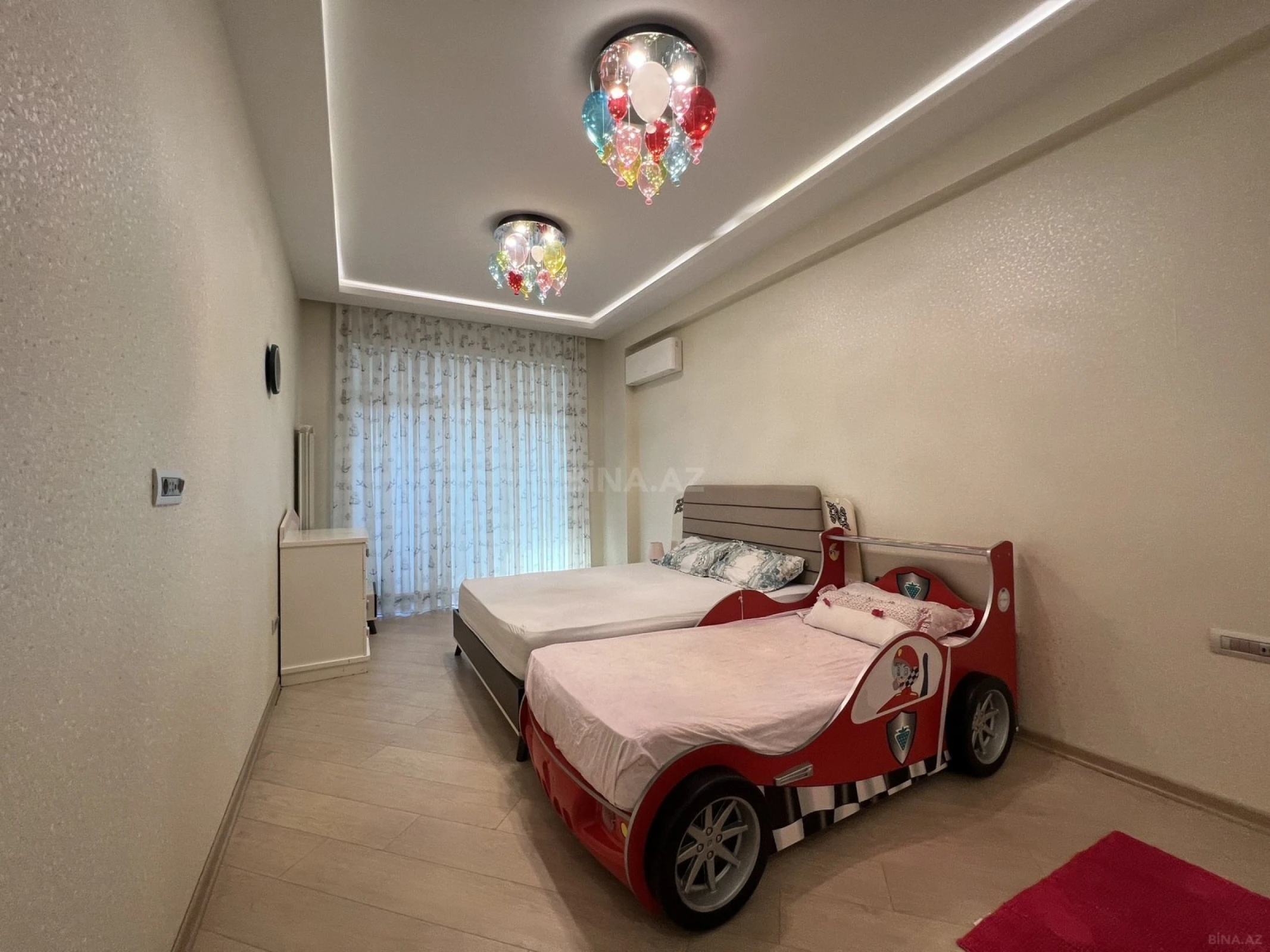 Kirayə verilir 4 otaqlı mənzil 220 m²