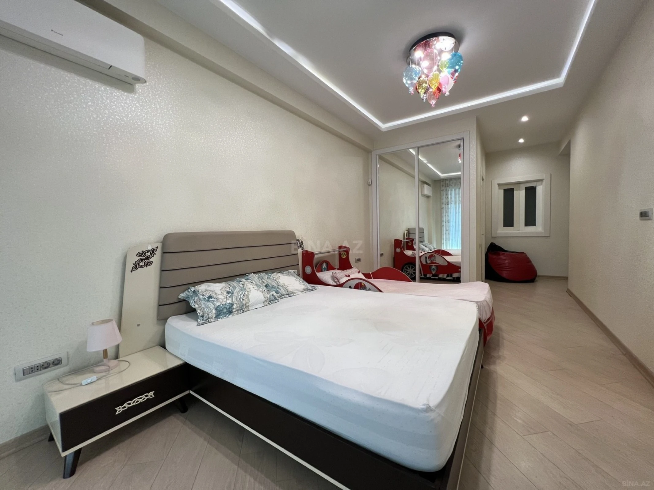 Kirayə verilir 4 otaqlı mənzil 220 m²