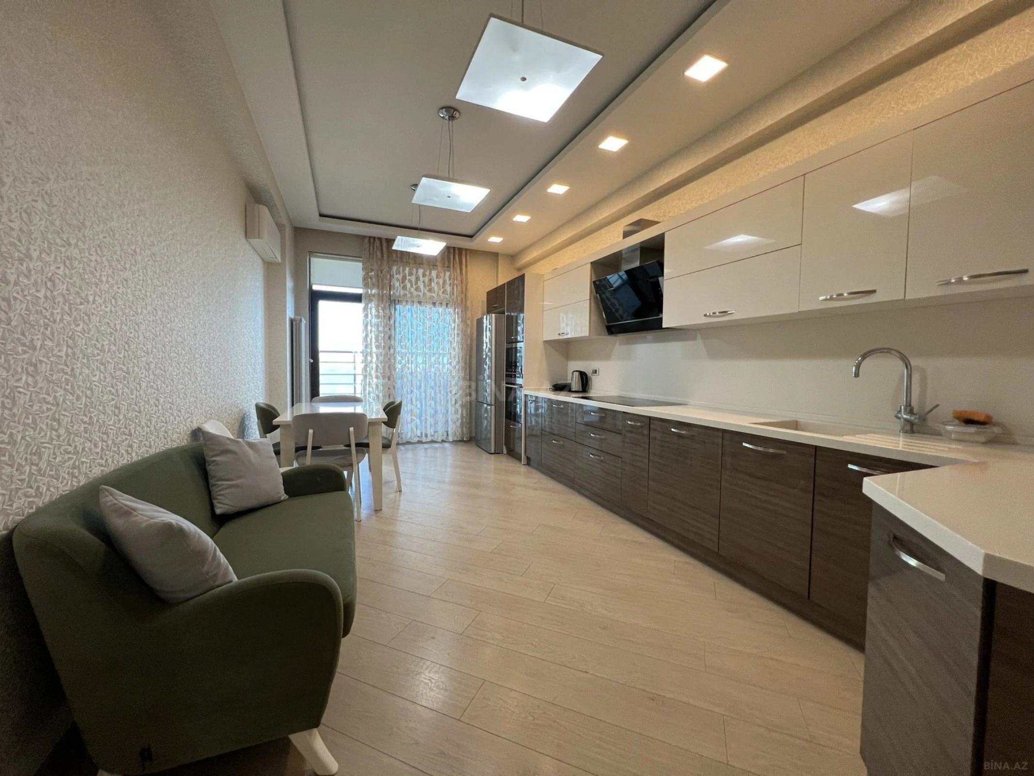 Kirayə verilir 4 otaqlı mənzil 220 m²
