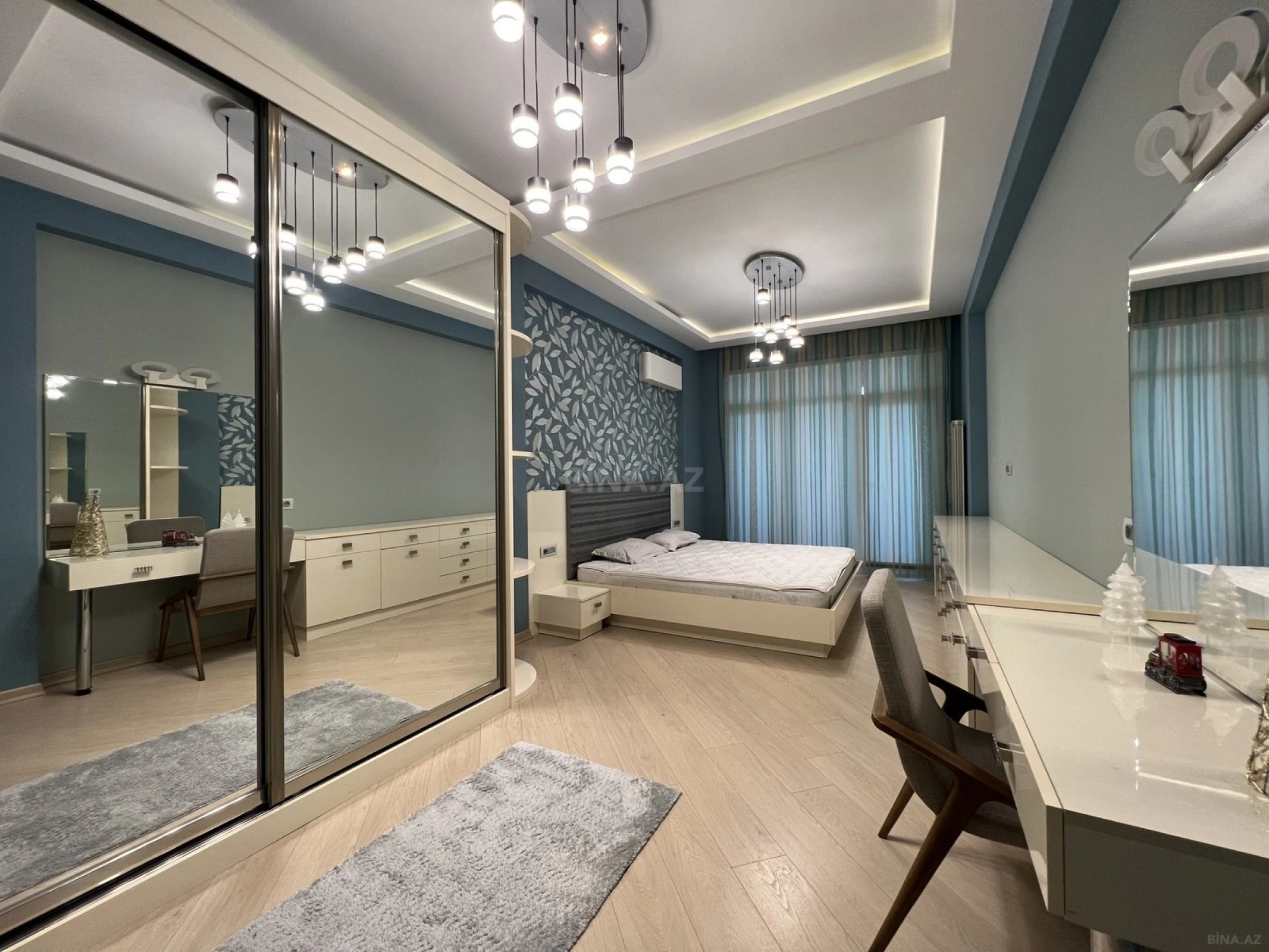 Kirayə verilir 4 otaqlı mənzil 220 m²