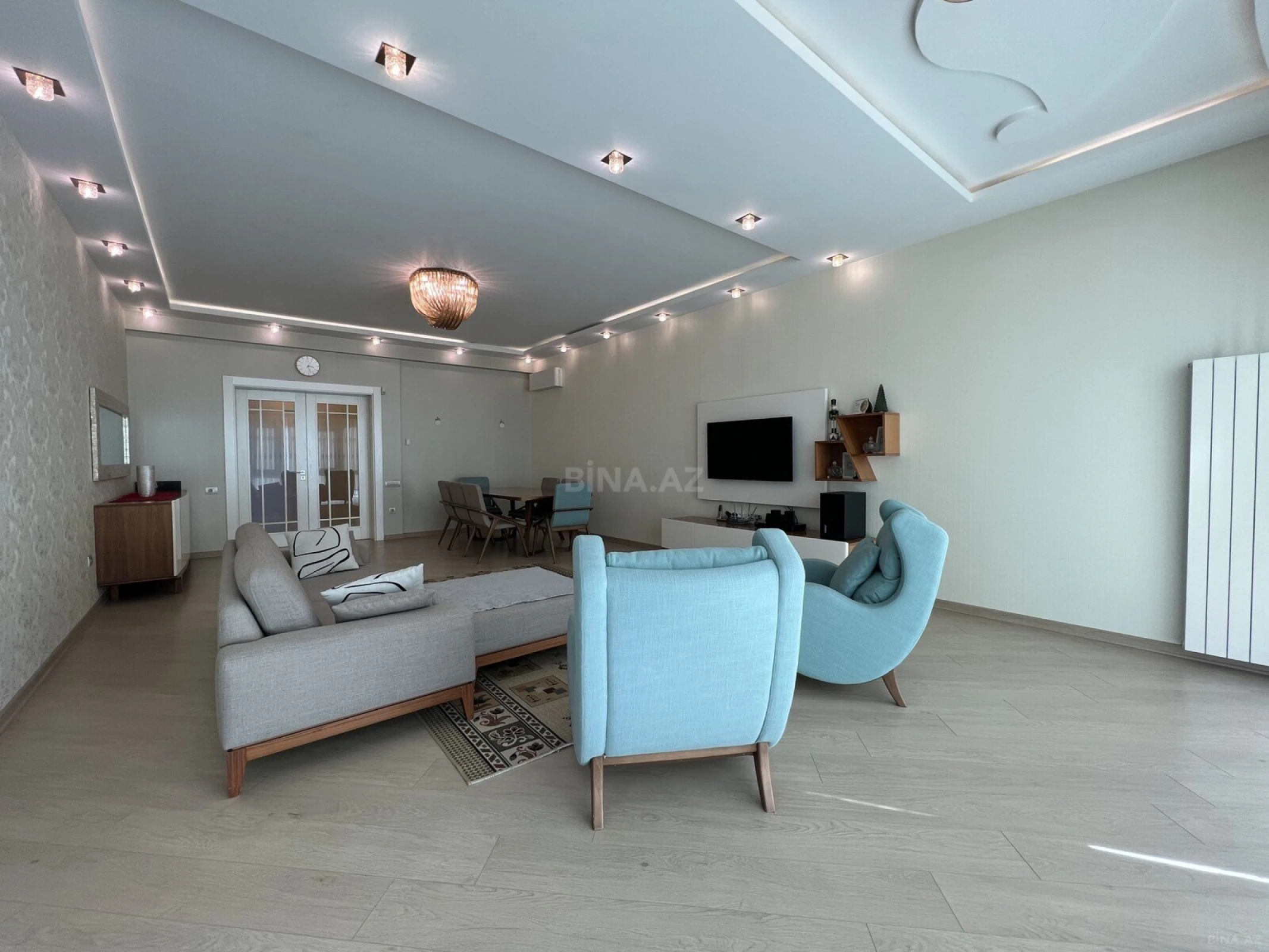 Kirayə verilir 4 otaqlı mənzil 220 m²