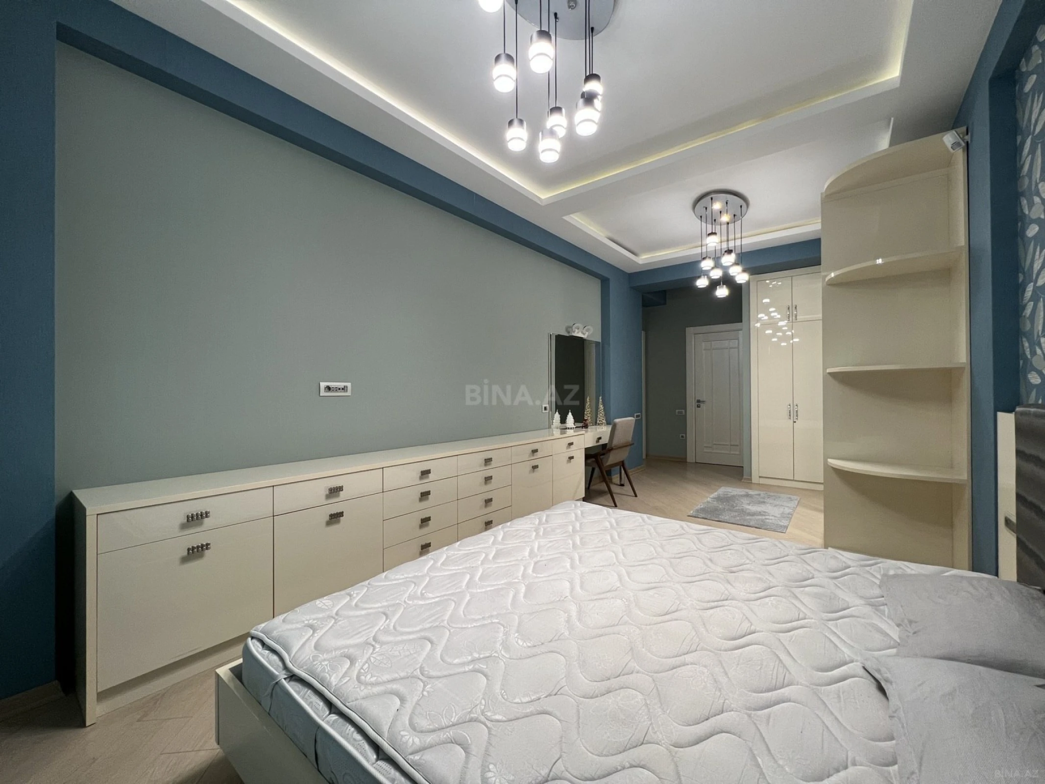 Kirayə verilir 4 otaqlı mənzil 220 m²