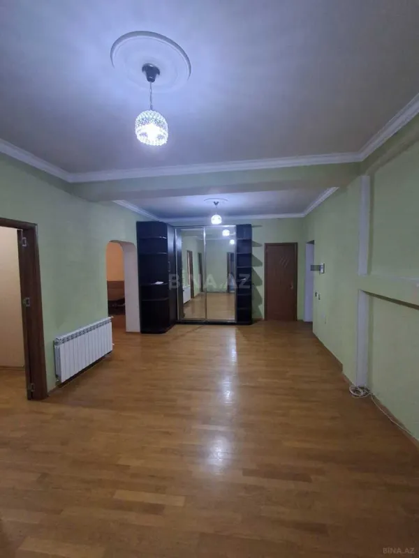 Satılır 3 otaqlı mənzil 152 m²